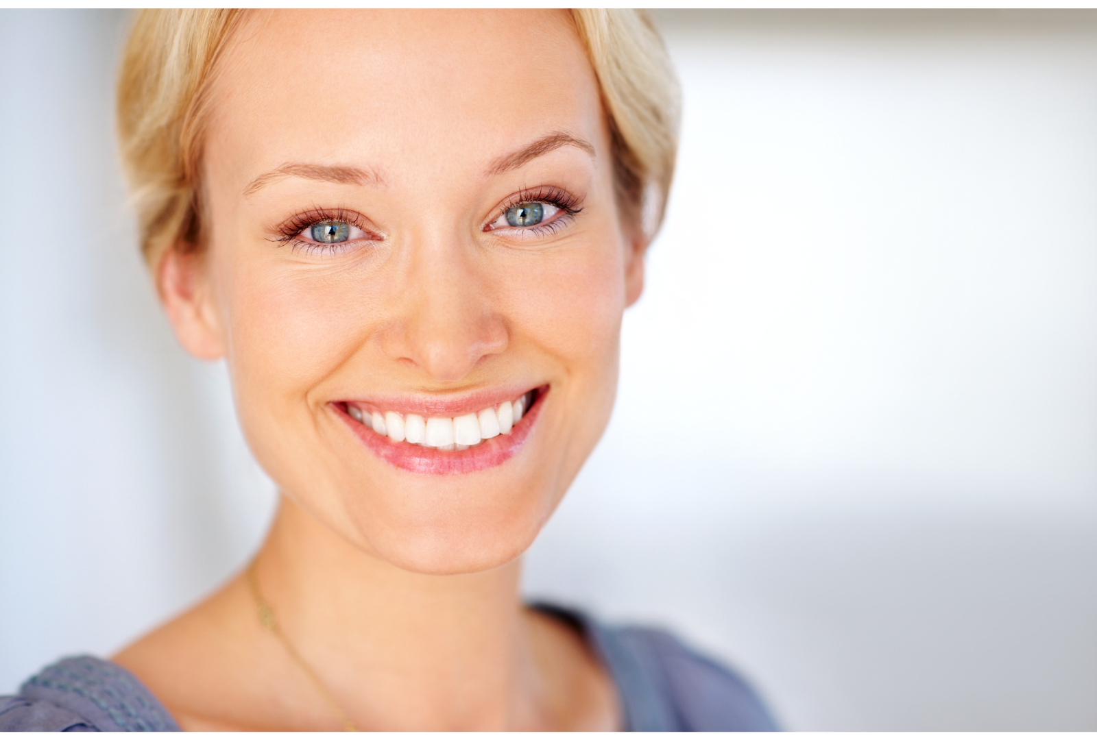 a woman smiling, dentdesign